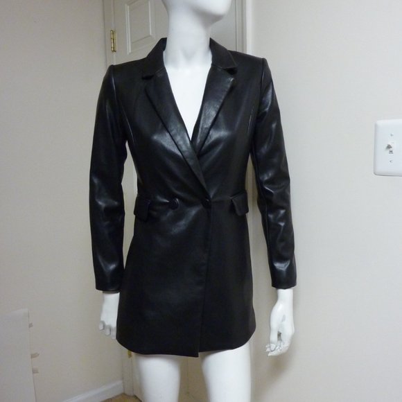 ALICE + OLIVIA Kyrie Long Sleeve Faux Leather Tuxedo Romper - Picture 8 of 13